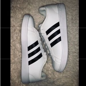 Women’s Adidas Grand Court sneaker
